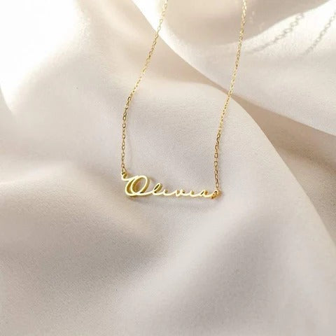 Stylish Sigle Name Necklace