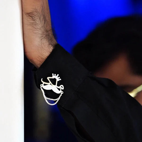 Cast Cufflinks With Chain